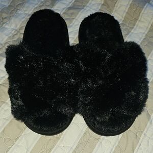 Luxurious Black Faux Fur Slippers for Women